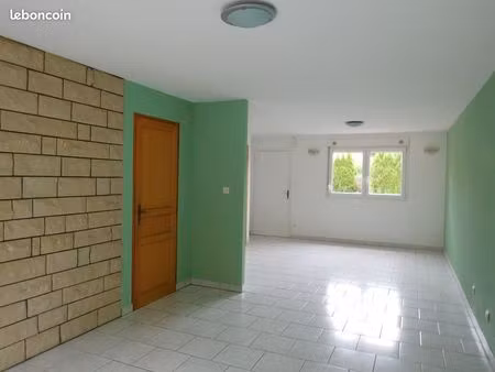 grand f3  avec garage  sans vis-à-vis + espace vert non clos