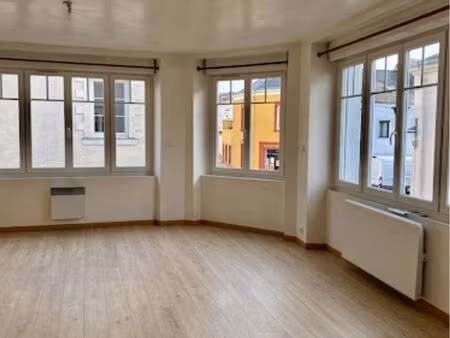 t3 non-meublé 60 m2 1er étage centre