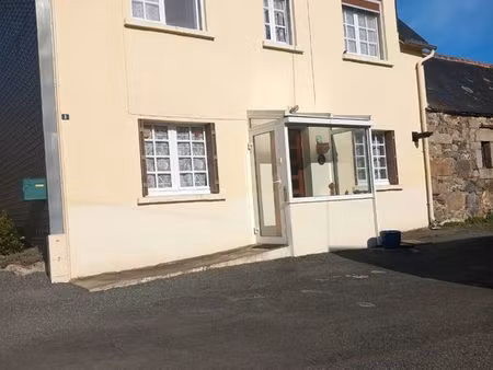 maison 2chs terrain clos et grand garage