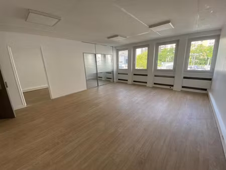 location locaux professionnels 153 m² à creteil (94000)  3 188 €