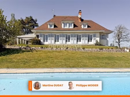 belle spacieuse maison familiale avec piscine et grand terrain (03)