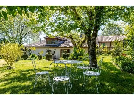 maison de campagne en bordure de village