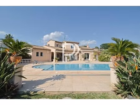 superbe villa au cœur du village