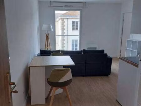 location appartement 2 pièces meublé à la roche-sur-yon centre ville (85000) : à louer 2 p