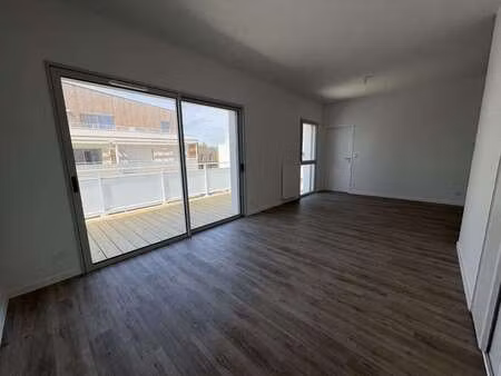 location appartement 2 pièces à saint-hilaire-de-riez (85270) : à louer 2 pièces / 52m² sa