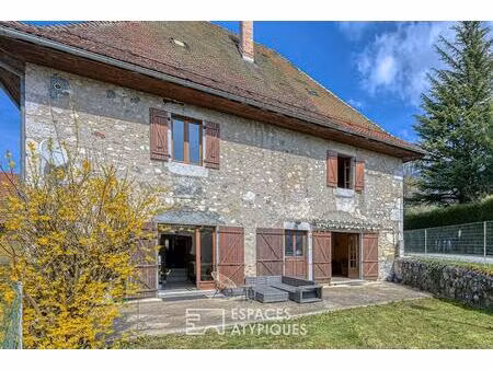 ancienne bâtisse en pierre à repenser