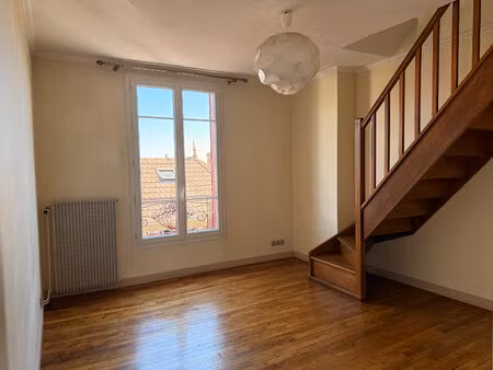 location appartement 4 pièces  52.38m²  colombes