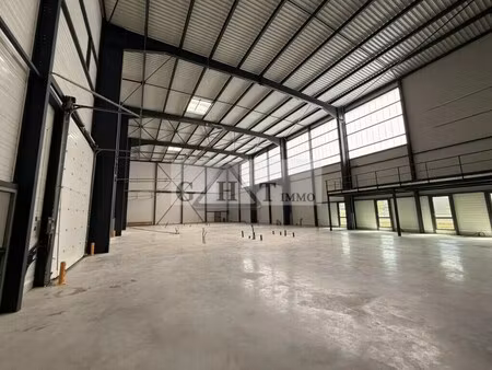 location entrepôt 150 m²