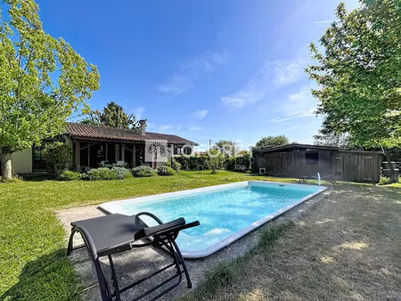 maison plain pied  3 chambres et 1 bureau.