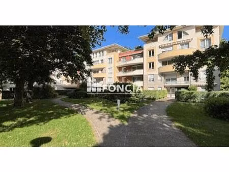 au calme  en bordure du parc heller  a deux pas du r.e.r b  des commerces  residence stand