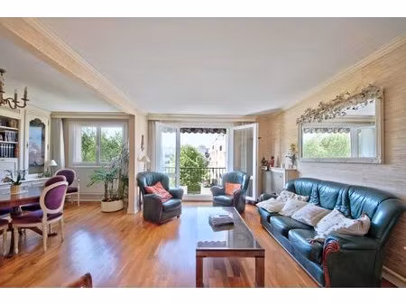 appartement de 98m² 5p / 3 chambres + balcon + box + cave + loc