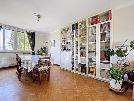 appartement champagne au mont d or 7 pièce(s) 135 m2  5 chambres  2 caves  1 parking et 1 