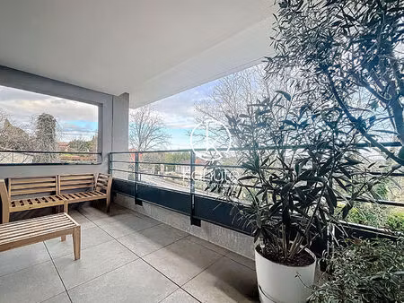 a seulement 10km du centre ville de lyon au calme  appartement saint cyr au mont d or 3 pi