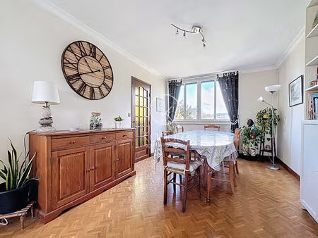 appartement champagne au mont d or 7 pièce(s) 135 m2  5 chambres  2 caves  1 parking et 1 