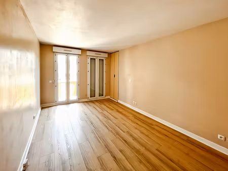 appartement 1 pièce au calme - bon état général - melun