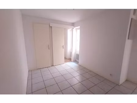 location appartement  m² t-1 à mont-de-marsan  325 €