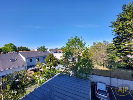 longchamp - beau t2 lumineux avec stationnement