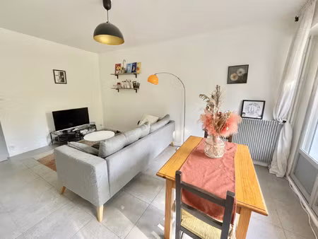 appartement t2 avec balcon et parking à reze 44 400