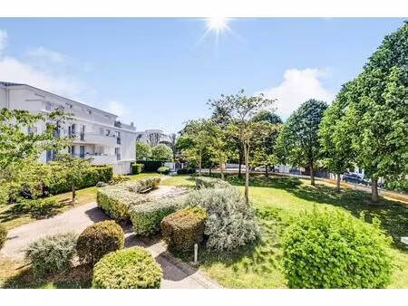 4 pièces avec balcon  cave et parking. rer a rueil-malmaison