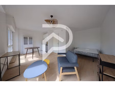 studio meublé refait à neuf avec coin nuit