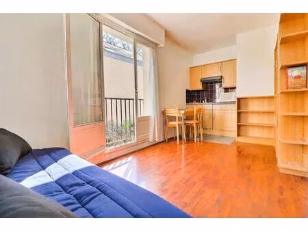 charmant studio lumineux avec balcon