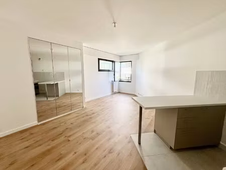 grand studio 32 m² - entièrement rénové