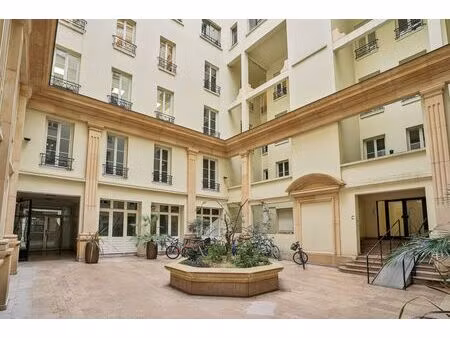 location bureaux 651 m²