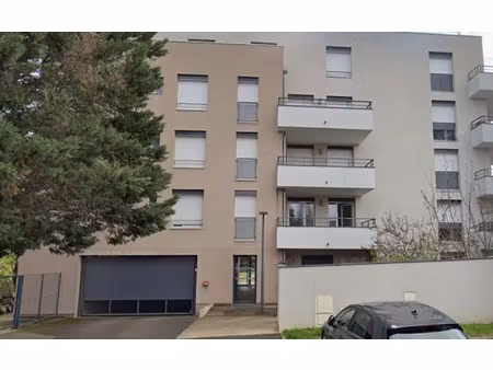 location stationnement  10 m² t- à écully  150 €