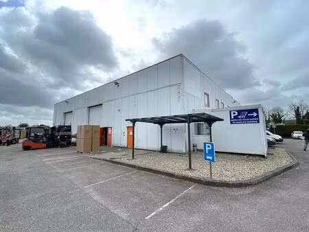 vente local d'activités 1 744 m²