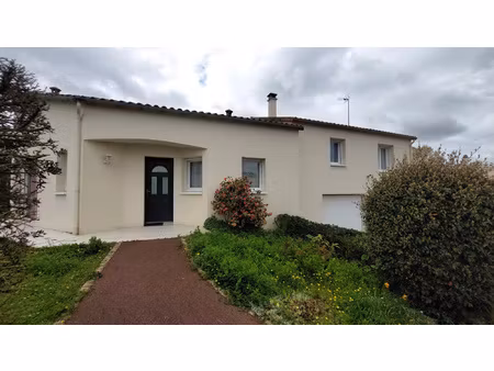 echiré. beau pavillon