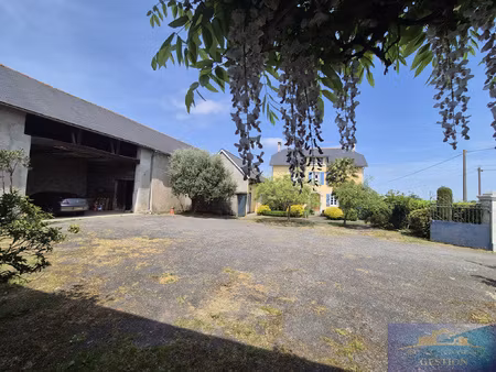 maison de village avec dépendances  prairies...