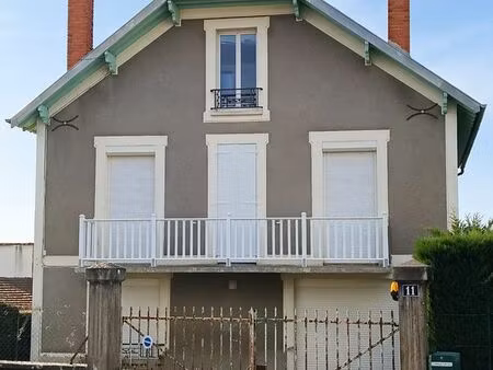 grande maison de ville rénovée avec jardin à gourdon
