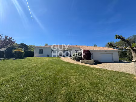 maison 4 chambres  jardin et garage.