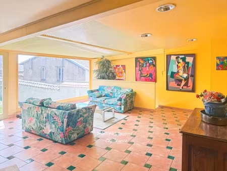 au coeur du village  charmante maison avec jardin clos