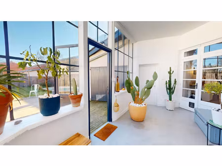 a deux pas du centre  très jolie rénovation  de cette maison