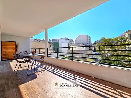 grand t4 de 90m² avec terrasse de 20m²  cave et possibilité de double stationnement