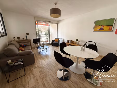 nimes musee des beaux arts / centre des congres appt type 3