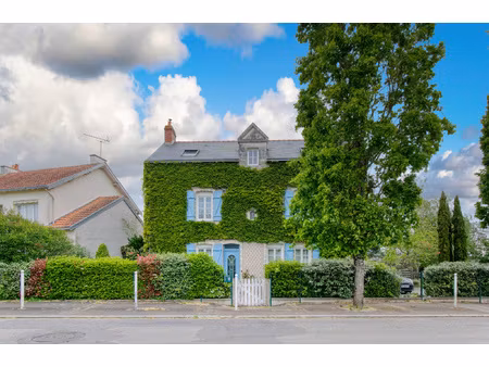 bourg de couffé  maison ancienne rénovée  205 m2  5 chambres