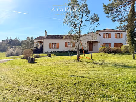 propriété de charme avec vue dominante  piscine et dépendance ? périgord