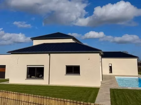villa contemporaine de 282 m² à lantic  4 chambres