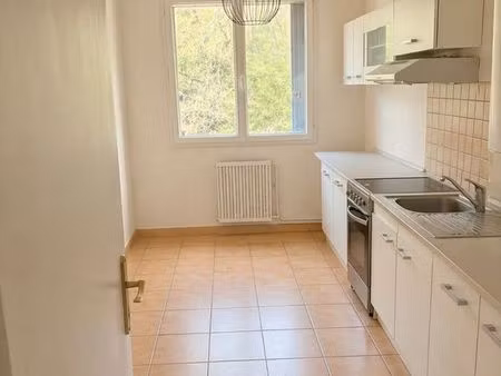 f4 (+ possibilité de garage)