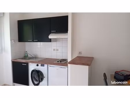 location studio meublé