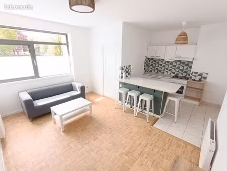 t2 tout équipé saint maur avec parking