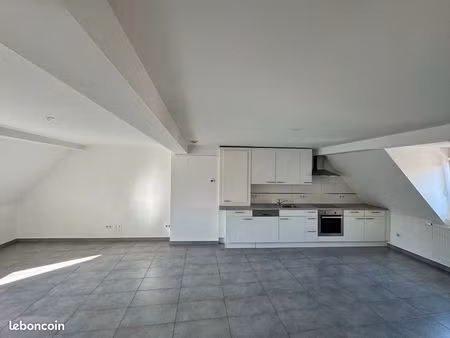 f4 - très bon état - dernier étage - cuisine équipée – 2 salles de bains