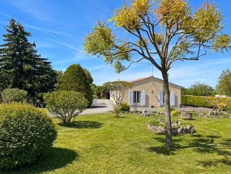 vente maison à louzignac (17160) : à vendre / 140m² louzignac