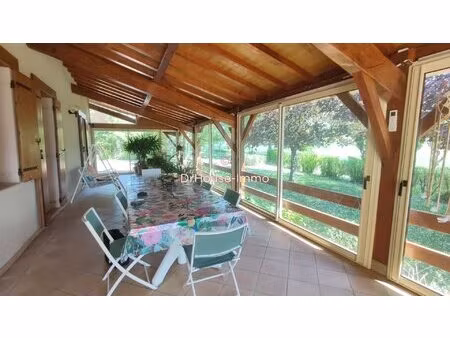 saint pardoux d'isaac  propriété 5 chambres  bureau  piscine  dépendances avec terrain...