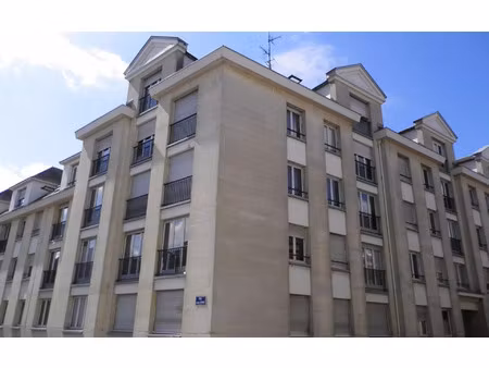 location appartement  m² t-1 à compiègne  450 €