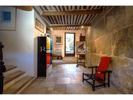 superbe maison de village avec petite piscine au coeur du village de cabrières-d'avignon