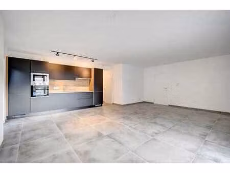 appartement 2 chambres avec balcon + emplacement de parking