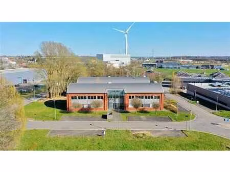 bureaux +/- 1200m² sur trois niveaux